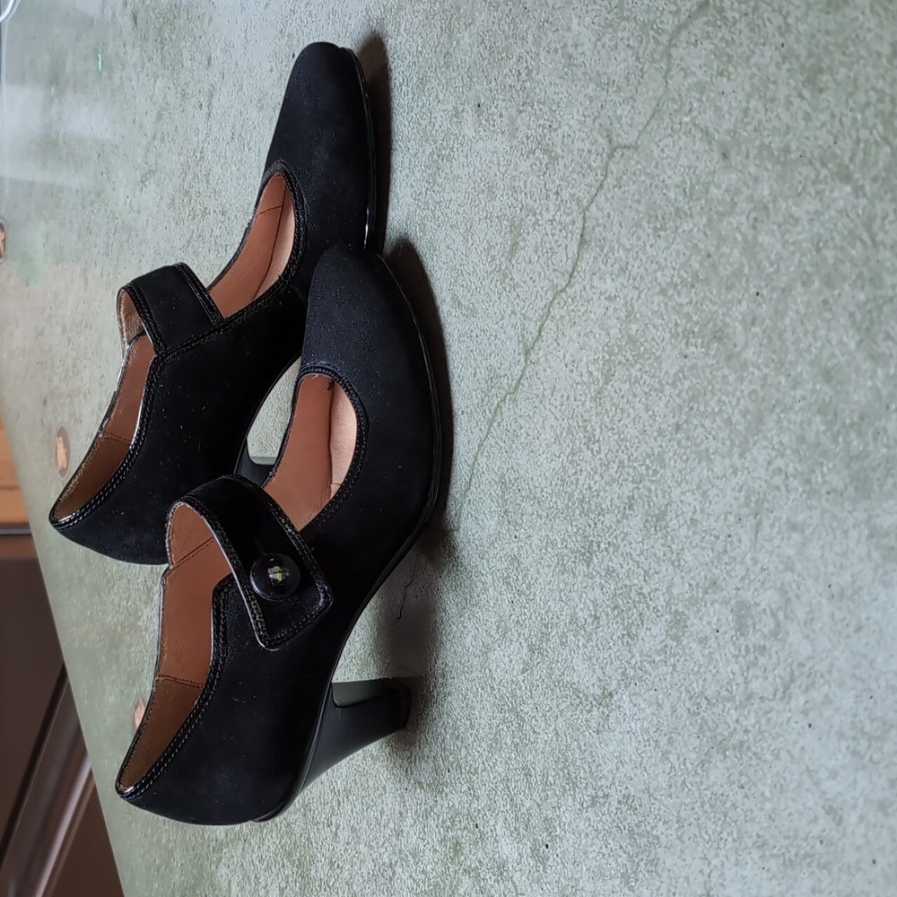 Sofft black suede pumps